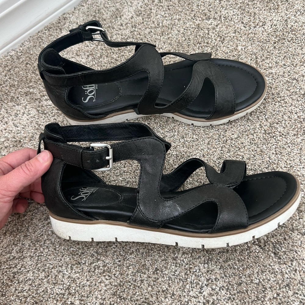 Women's sofft size 10 black sandals • only worn a few times